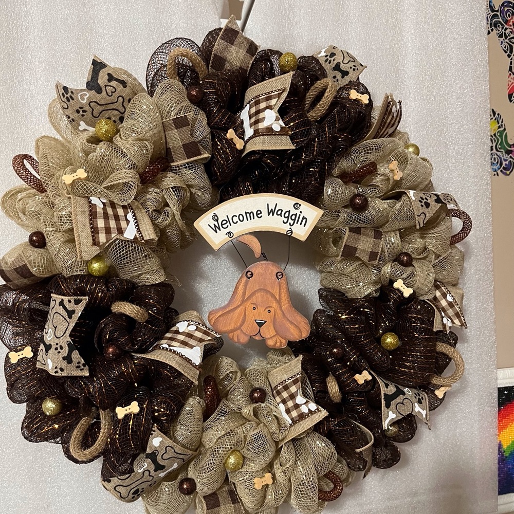 Welcome Waggin Brown & Beige Dog-Themed Holiday Wreath